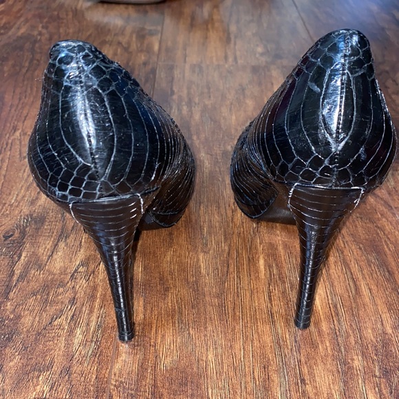 Ralph Lauren Kailee Black Snakeskin Pumps Size 8 - Picture 4 of 11